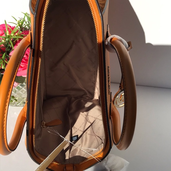 Michael Kors Avril LG Satchels - Picture 9 of 9